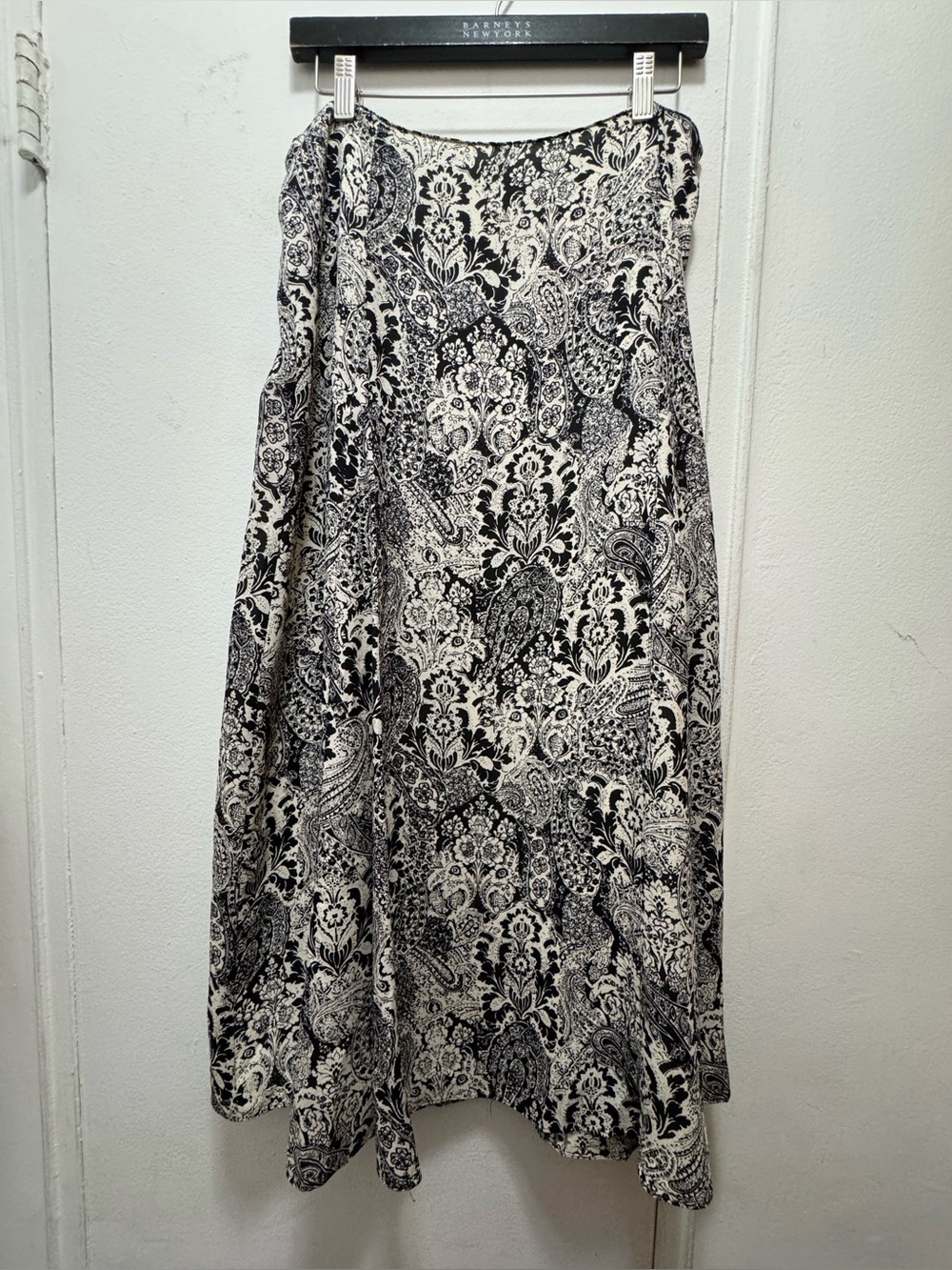 Vintage Jones New York black and white paisley A-line maxi skirt Size Medium
